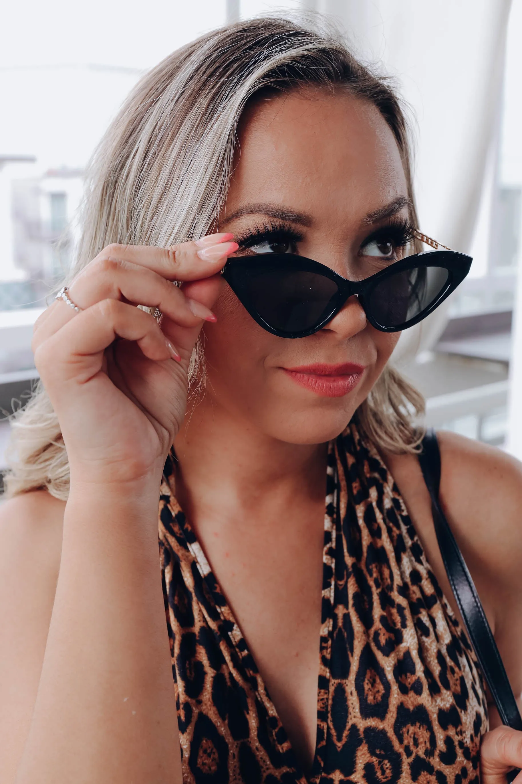 Edgy Vintage Cat Eye Sunglasses - Black